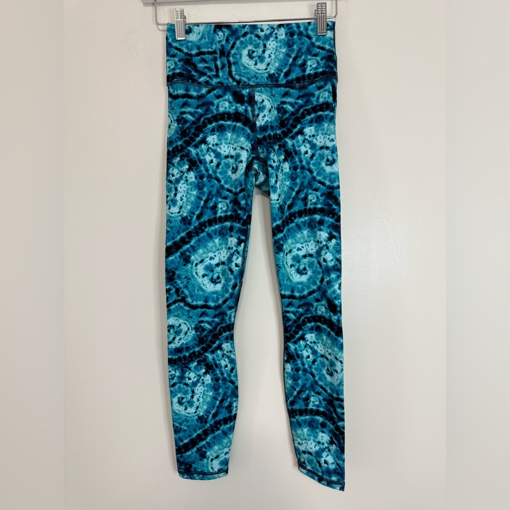 Fabletics NWT high-waisted power print 7/8 Blue print Leggings in size XS